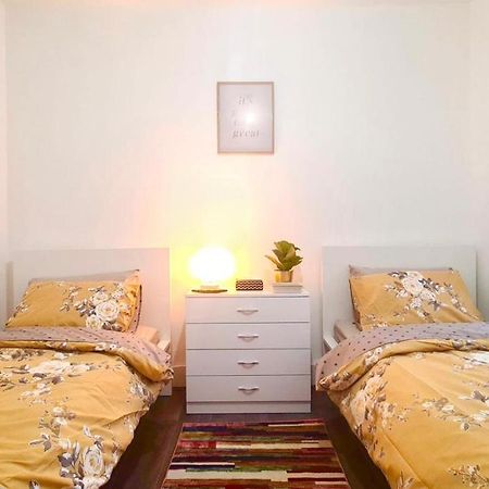 Deluxe Private Room In Manor Park London Exterior photo